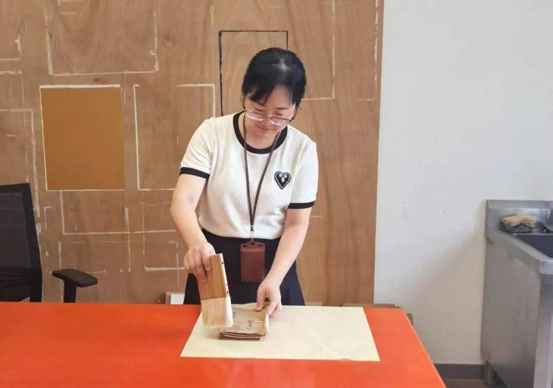 “冷板凳”一坐18年<strong></p>
<p>虚拟币电子游戏</strong>！41岁厦门女子：要一直坐下去