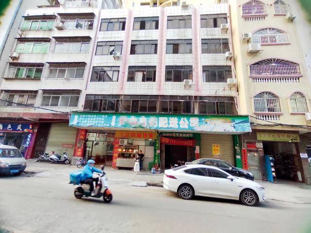 “小官巨贪校长”<strong></p>
<p>比特币和虚拟货币</strong>，让乡镇初中生吃不饱