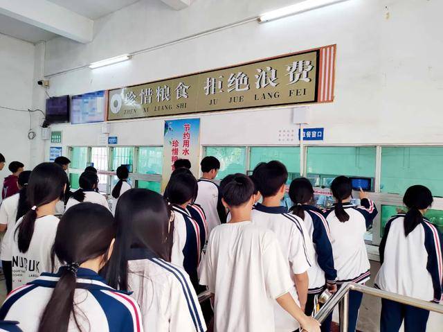“小官巨贪校长”<strong></p>
<p>比特币和虚拟货币</strong>，让乡镇初中生吃不饱
