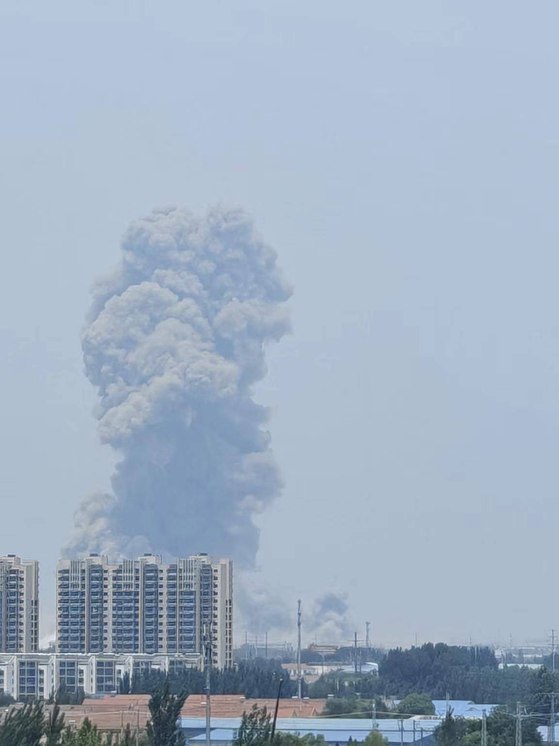山东高密一化工车间发生爆炸<strong></p>
<p>最新虚拟币收录网</strong>，一公里外饭店窗户被震碎，当地：现场已疏散完毕，具体情况核实中