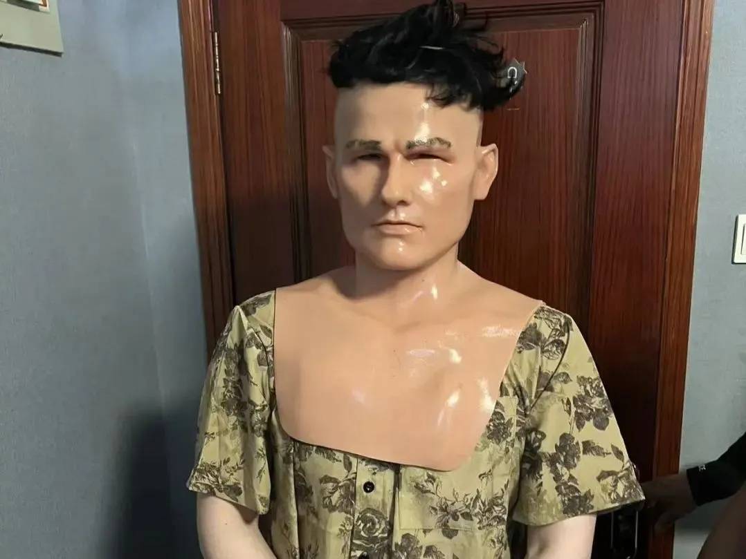 江苏一男子戴仿真“人皮”面具入室盗窃<strong></p>
<p>华币</strong>，流窜多个小区作案，涉案金额达15万余元