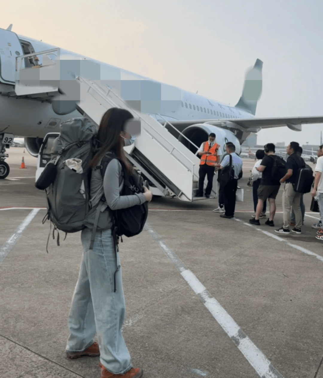 “坐飞机发现旁边放着冷链海鲜”<strong></p>
<p>华币</strong>，航空公司兼职送货给出差人整破防了