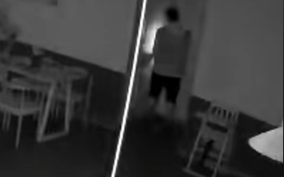 第一次见面就表白！被拒绝后男子凌晨3点狂敲女生房门<strong></p>
<p>虚拟货币</strong>，随后拿出工具撬锁……