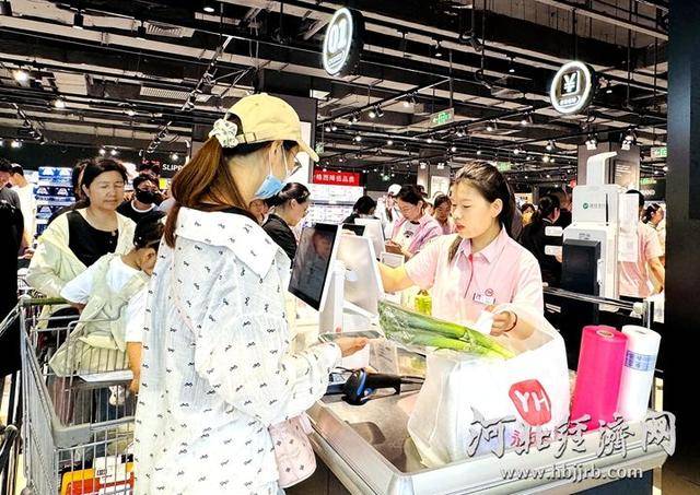 榴莲卖出1吨多<strong></p>
<p>蜘蛛</strong>！永辉河北首家胖东来调改店开业首日销售额同比增10倍