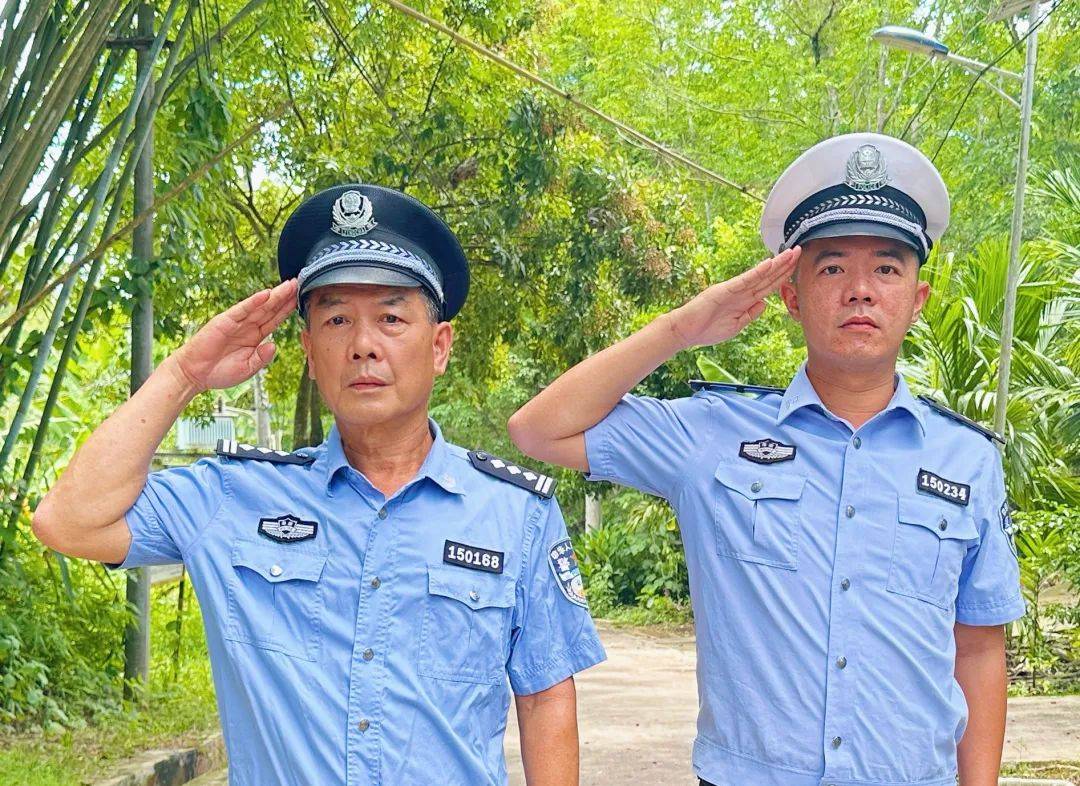 白沙一警察父亲退休时<strong></p>
<p>执照</strong>，给了儿子这本“秘籍”……