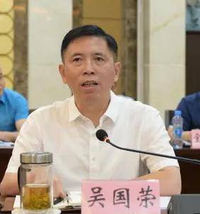 中央巡视组进驻期间<strong></p>
<p>执照</strong>，吴国荣主动向组织交代问题