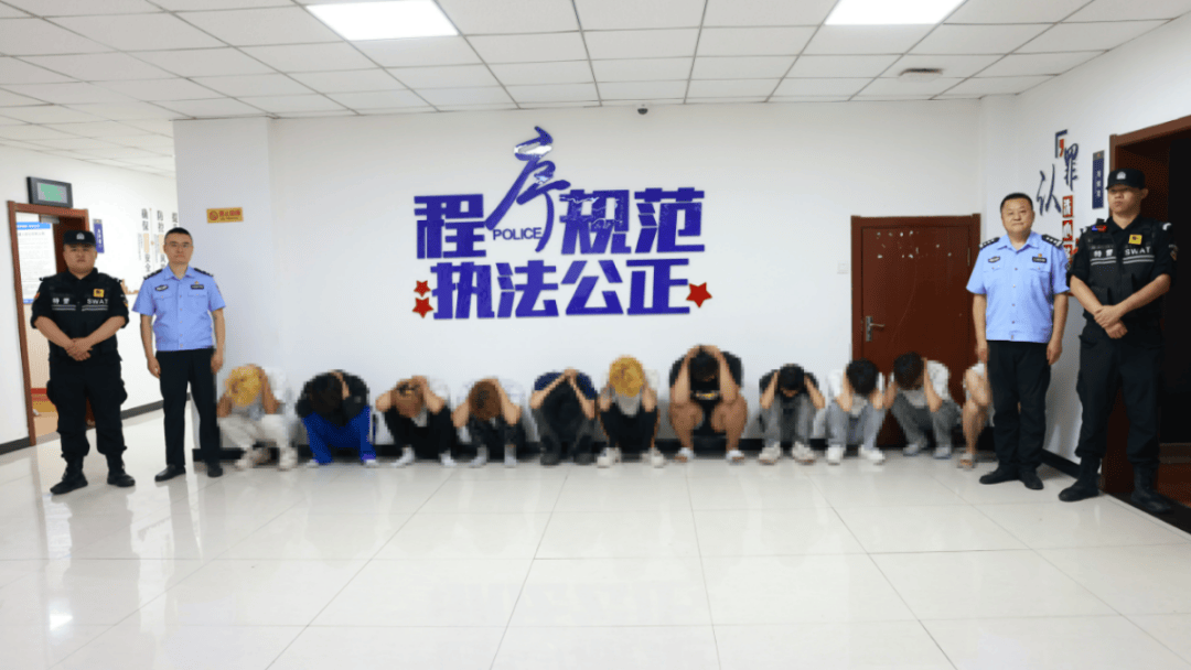 加油站内砸车打人<strong></p>
<p>营业额</strong>，23名嫌疑人被临沂警方抓获