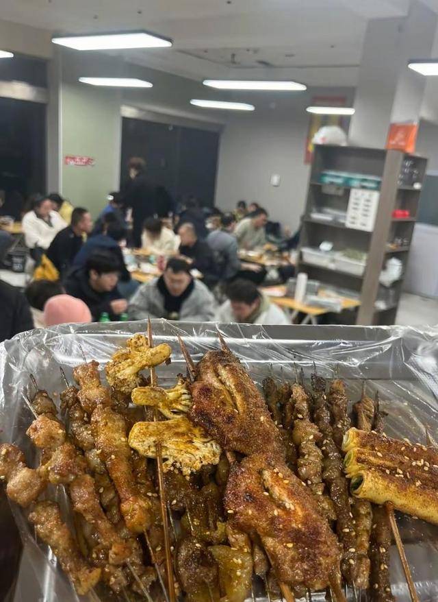 常州一烧烤店花10万赞助苏超<strong></p>
<p>营业额</strong>，因系唯一个体赞助商爆火，附近商户：之前生意一直好