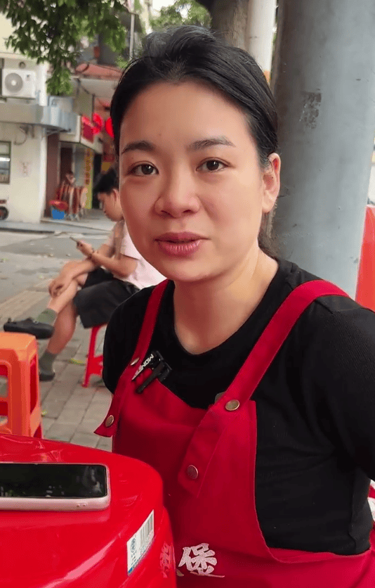 广东江门一饭店白米饭免费<strong></p>
<p>店面</strong>，老人每天打一碗米饭配酱油吃，店主：只要营业，就一直提供