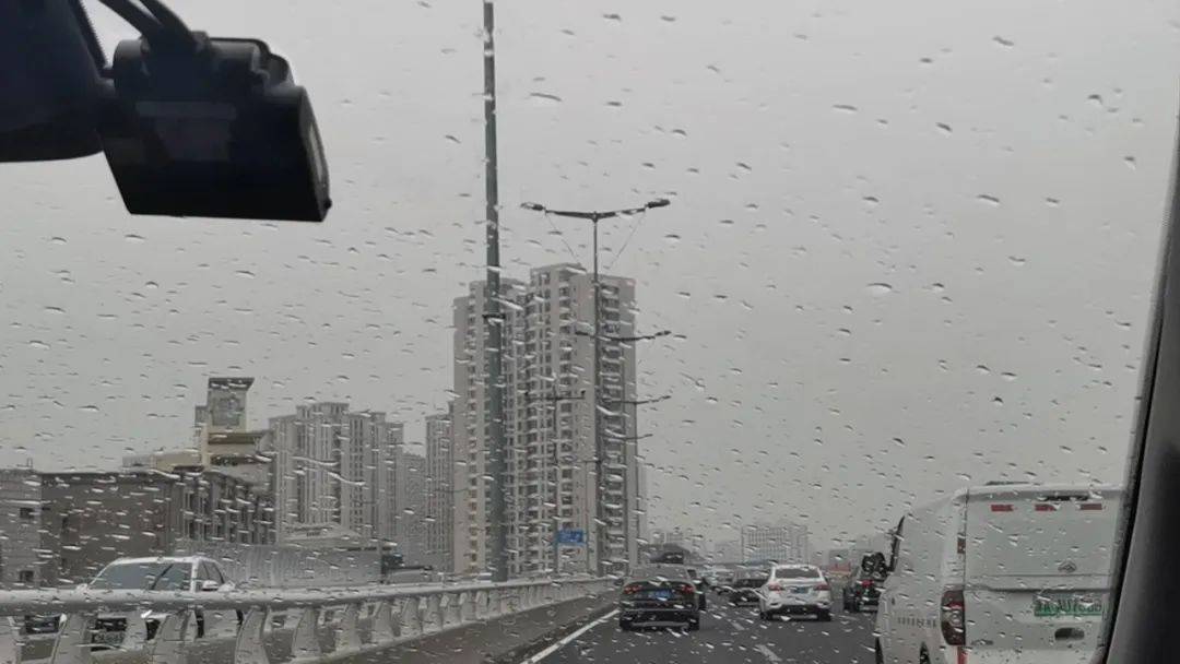 下雨了<strong></p>
<p>克制</strong>！天津接下来十天都是……