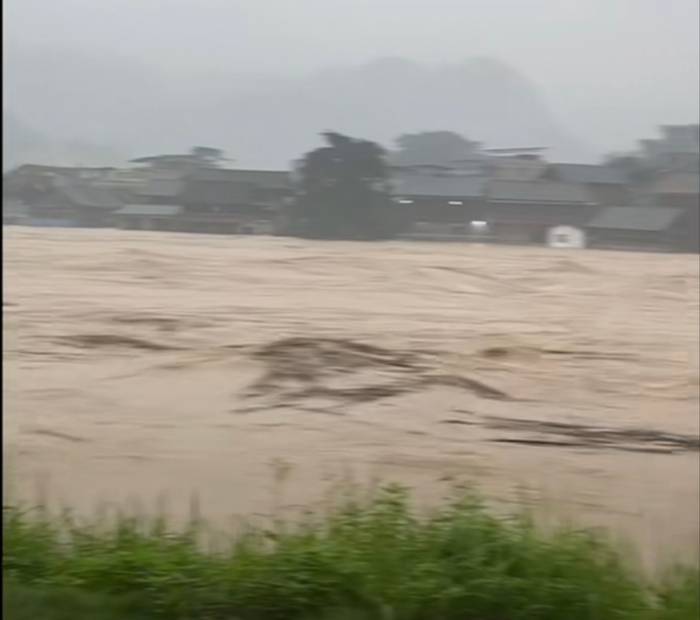 贵州榕江全县被淹<strong></p>
<p>克制</strong>，“70年一遇”洪水如何形成？