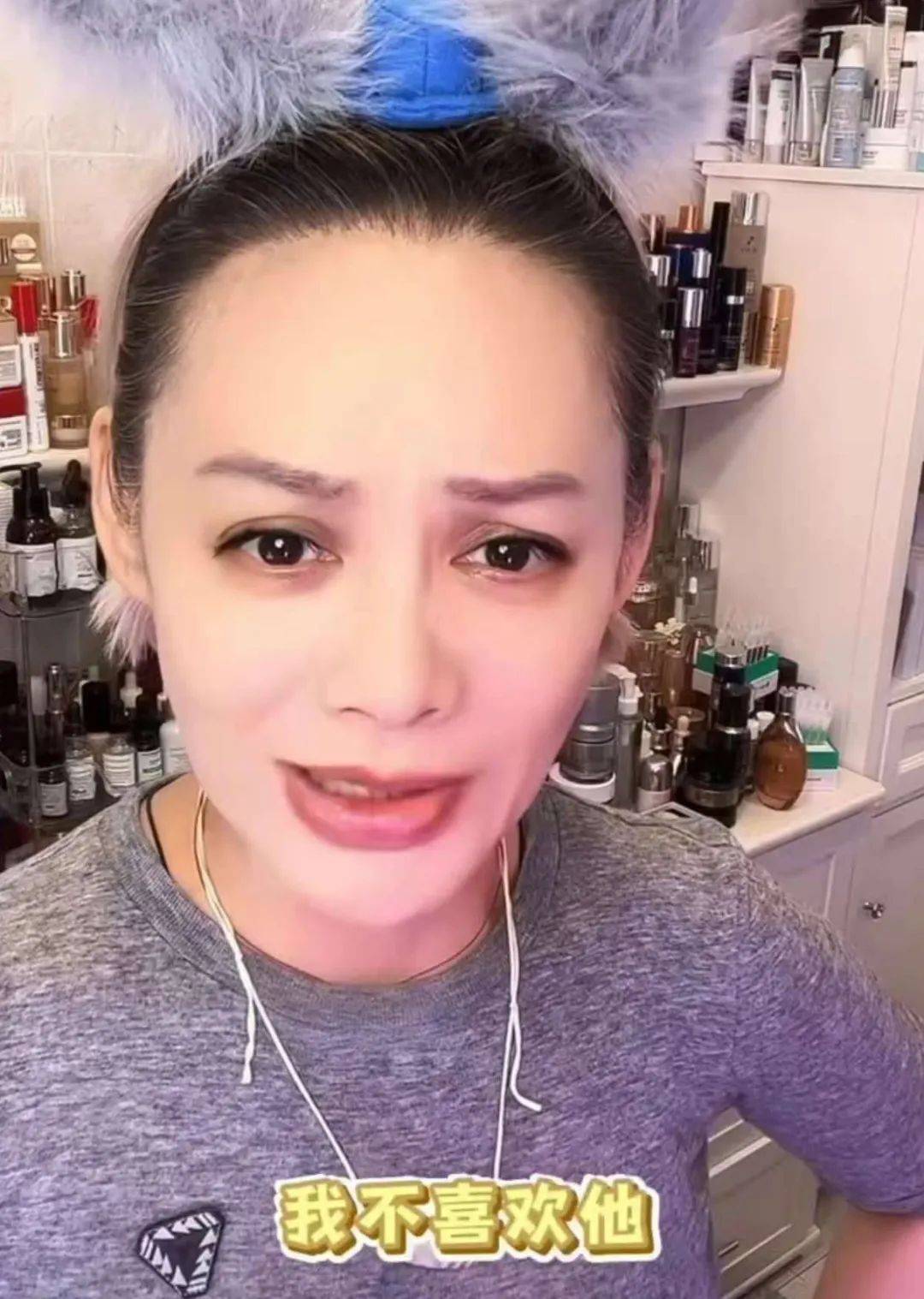 宁静回应与汪峰恋情：我不喜欢他<strong></p>
<p>克制</strong>，下次传绯闻找个年轻帅气的行不