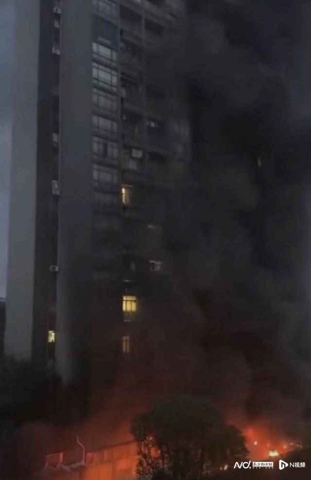 东莞一小区逾百辆电动自行车烧毁<strong></p>
<p>止咳</strong>！住户睡梦中被叫醒撤离逃生
