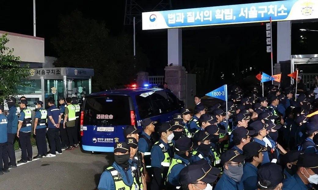 尹锡悦被拘首日菜单曝光<strong></p>
<p>pepe币</strong>，有蒸土豆辣白菜，牢房内部条件：没床没空调，只能打地铺