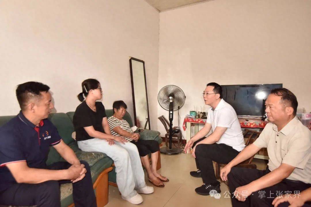 肖波不幸离世<strong></p>
<p>TON</strong>，张家界市委常委看望慰问家属