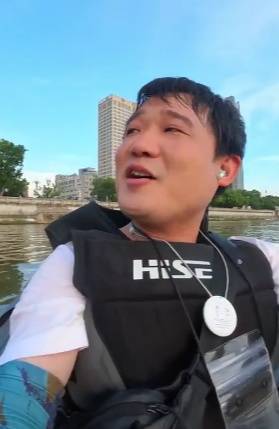 长沙男子突发奇想划船下班<strong></p>
<p>sui</strong>，25分钟车程划了3小时，当事人：手累腿麻，不会有下次