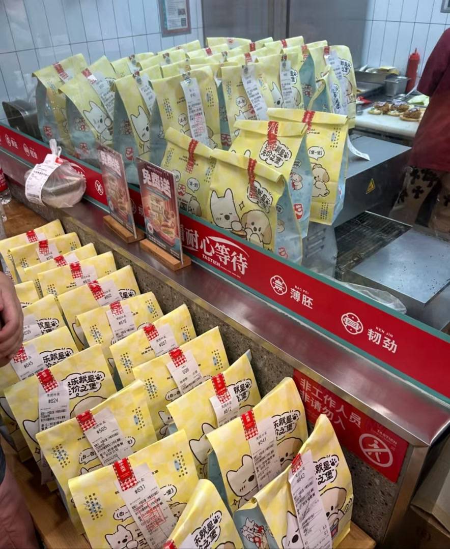“0元购”现身“补贴大战”升级<strong></p>
<p>dot</strong>，外卖鏖战谁是赢家？