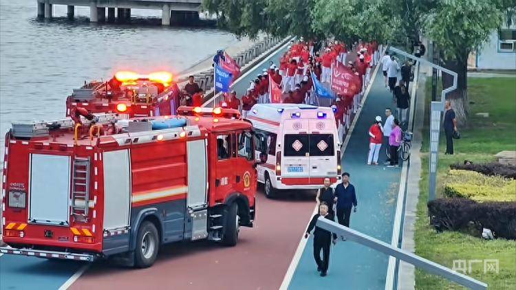 辽宁朝阳暴走团“顶牛”消防车救护车 事实谁来厘清<strong></p>
<p>虚拟币trump币</strong>？