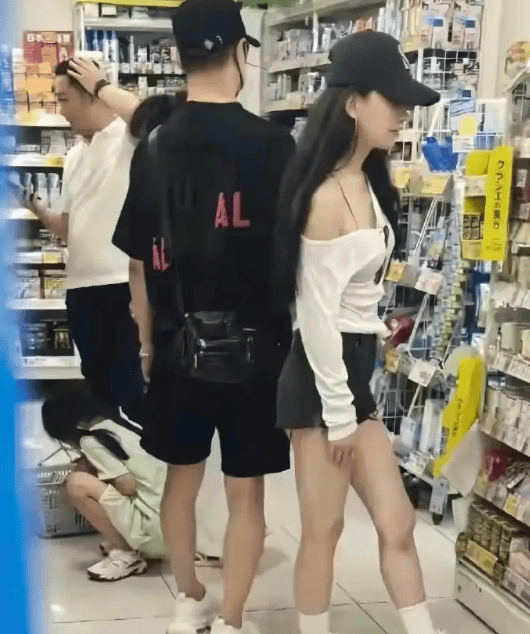 汪峰与森林北两家人同游日本<strong></p>
<p>稳定币</strong>，包括与章子怡所生的一对儿女，氛围相处融洽