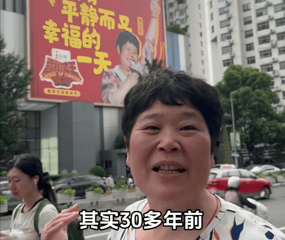 “绝经和出道同时来？”上海街头惊现她的巨幅海报<strong></p>
<p>稳定币</strong>！网友：笑着笑着就哭了