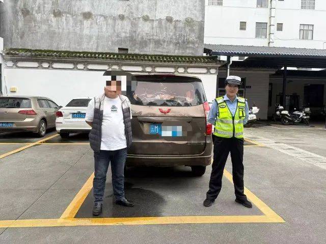 男子驾驶“鸡枞战车”满街跑<strong></p>
<p>美元稳定币</strong>，交警紧急叫停！