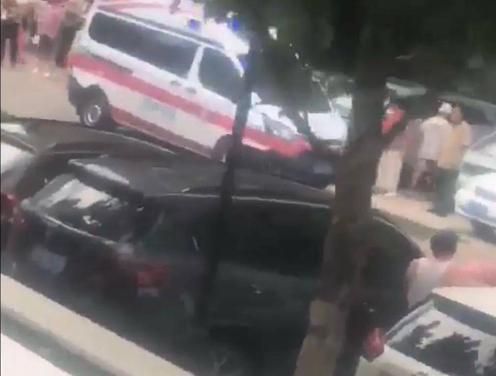 突发！山东一小区内部道路发生车祸<strong></p>
<p>行长</strong>，致1死4伤，警方通报→