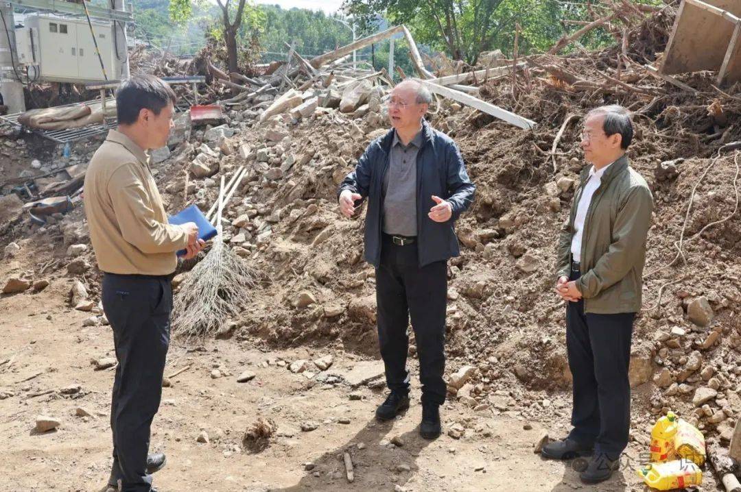 北京市委书记尹力、市长殷勇到怀柔区检查灾后恢复重建工作<strong></p>
<p>北京君正股票</strong>，看望慰问尹春燕亲属、受灾群众和抢险救灾一线工作人员