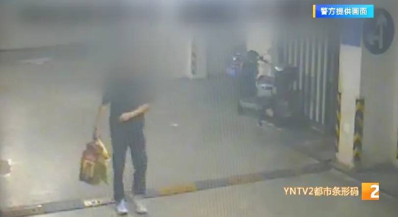 凌晨怪事！男子提着茅台袋子在车库<strong></p>
<p>友好集团股票</strong>，翻垃圾桶竟为了.....
