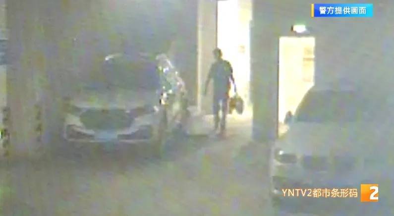 凌晨怪事！男子提着茅台袋子在车库<strong></p>
<p>友好集团股票</strong>，翻垃圾桶竟为了.....