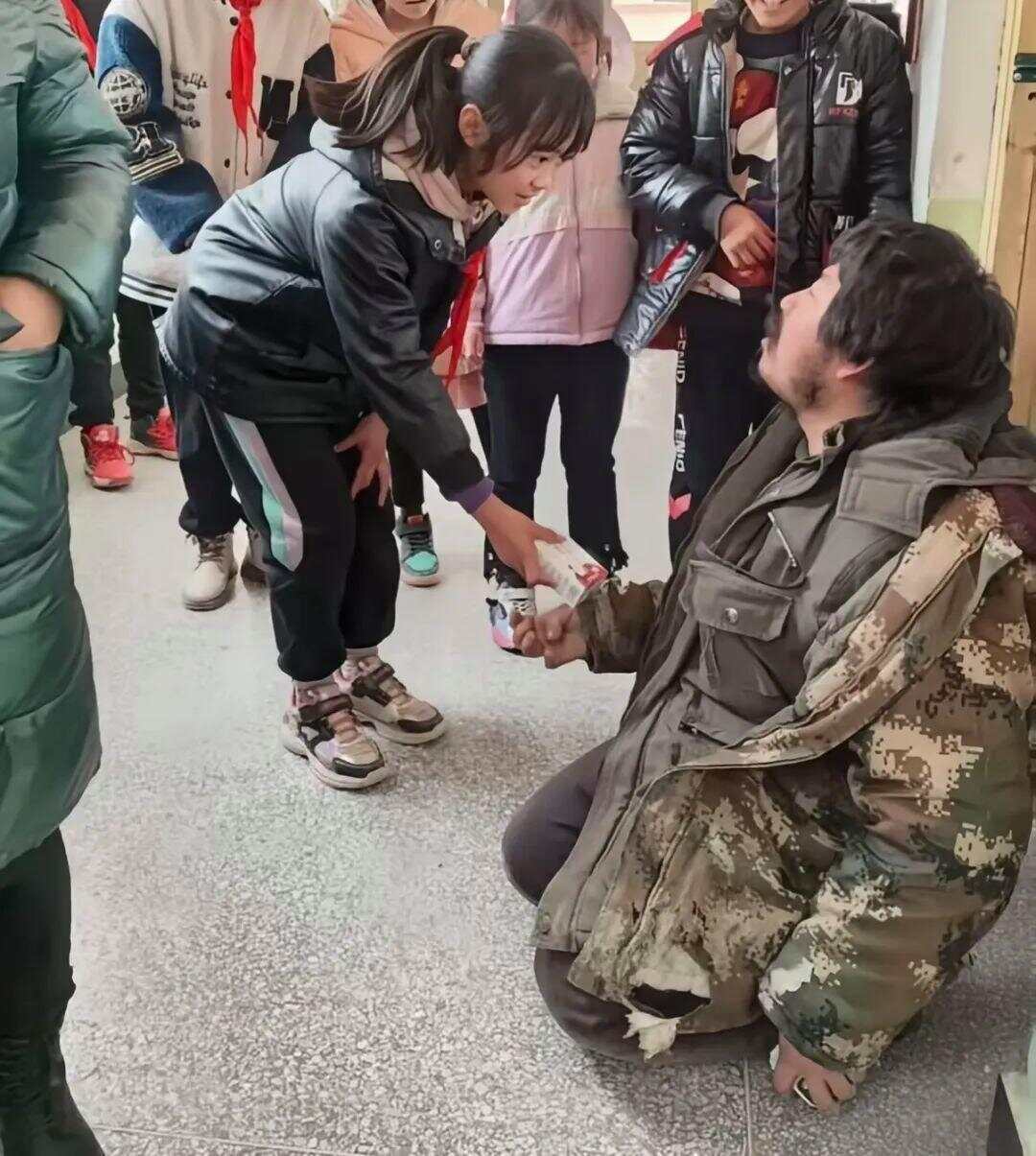 遗憾！受拾荒者资助感动全网女孩意外去世<strong></p>
<p>三维通信股票</strong>，此前两人相见泪流满面感动全网