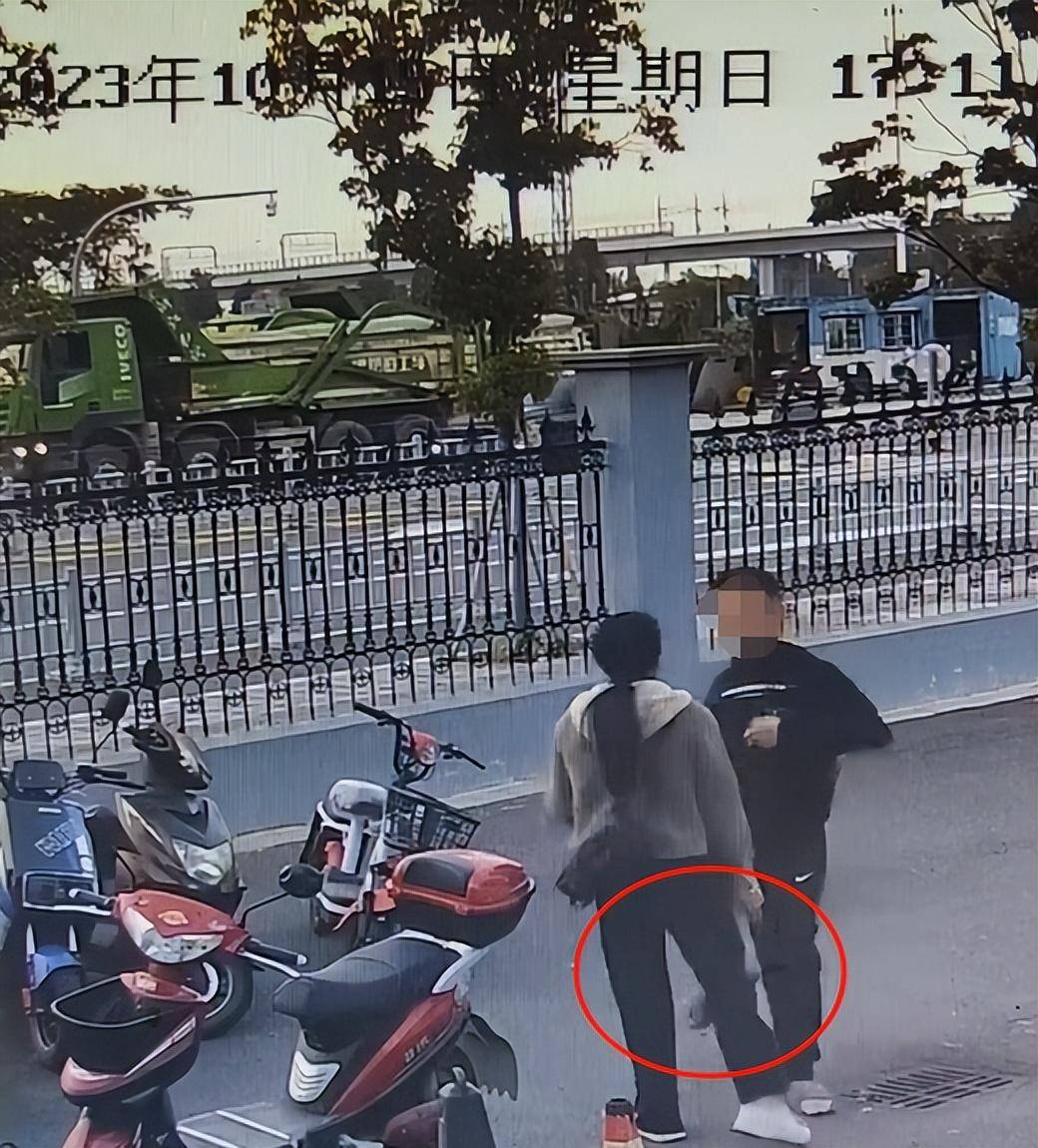 “儿子备考的大学需政审<strong></p>
<p>三维通信股票</strong>，母亲怕影响孩子默默忍受家暴”？当事女子回应：事实有出入