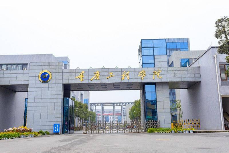 重庆一高校要求新生自选宿舍<strong></p>
<p>天龙集团股票</strong>，低价宿舍被抢光只能住高价宿舍？校方：提前发了公告