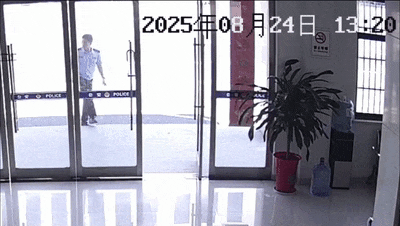 安徽一钓鱼佬钓到一条1米长20斤的“大鱼”<strong></p>
<p>南宁百货股票</strong>，赶紧送到派出所，民警：放生！