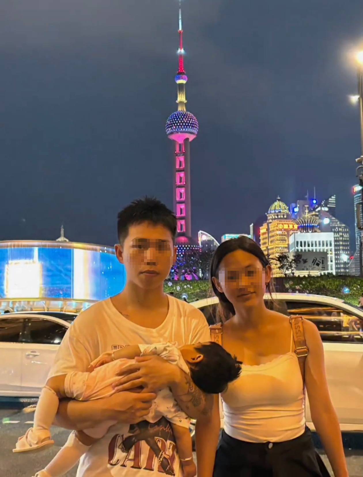 奶奶在哭<strong></p>
<p>哔哩哔哩股票</strong>，宝宝在笑！40天女婴重病，00后父亲割肝救女，术后这一幕让网友泪奔