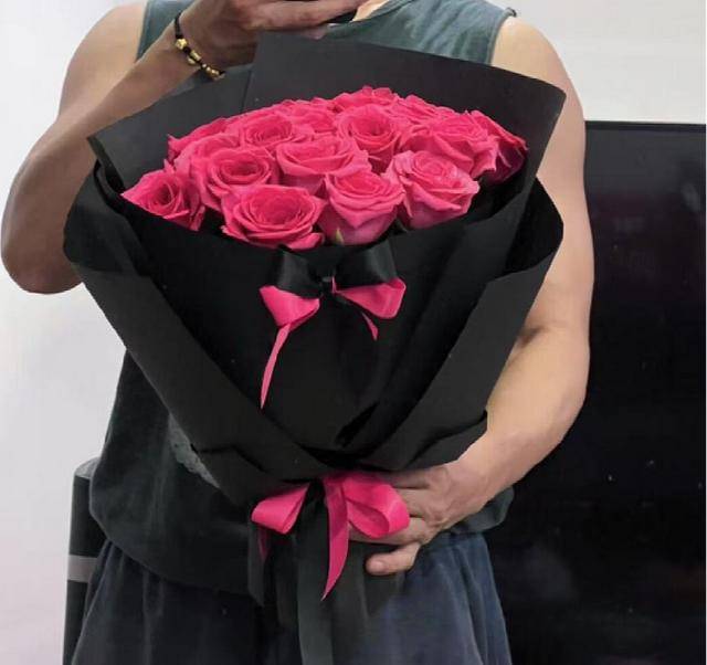 七夕不送玫瑰改送花菜<strong></p>
<p>哔哩哔哩股票</strong>！这一届年轻人“反套路”重新定义浪漫