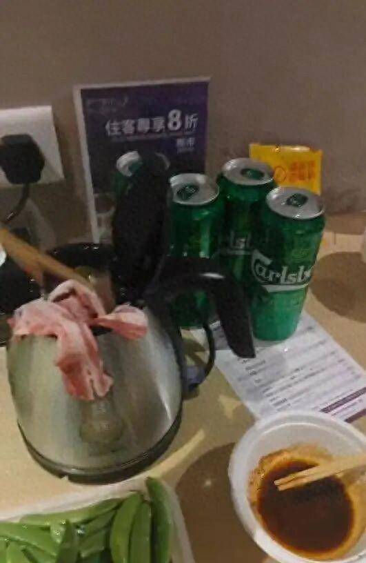 男子在澳门某酒店用水壶煮火锅<strong></p>
<p>永泰能源股票</strong>，负责人：会警告，若损坏需照价赔偿