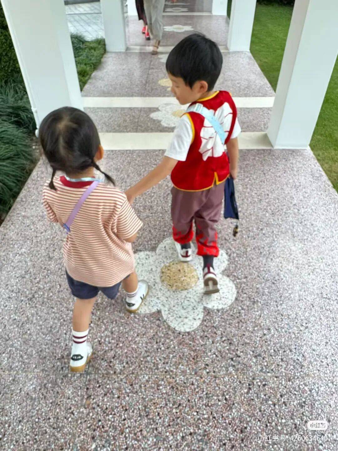 许昕从新疆赶回上海<strong></p>
<p>永泰能源股票</strong>，今天送儿子女儿开学：老妹儿幼儿园第一天！