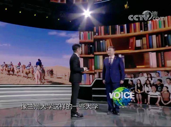 一人一驼<strong></p>
<p>大众交通股票</strong>，骆驼尾气排放超标要扣分？兰大回应学生持证骑骆驼上学：骆驼驾驶证为学校文创，非官方证件