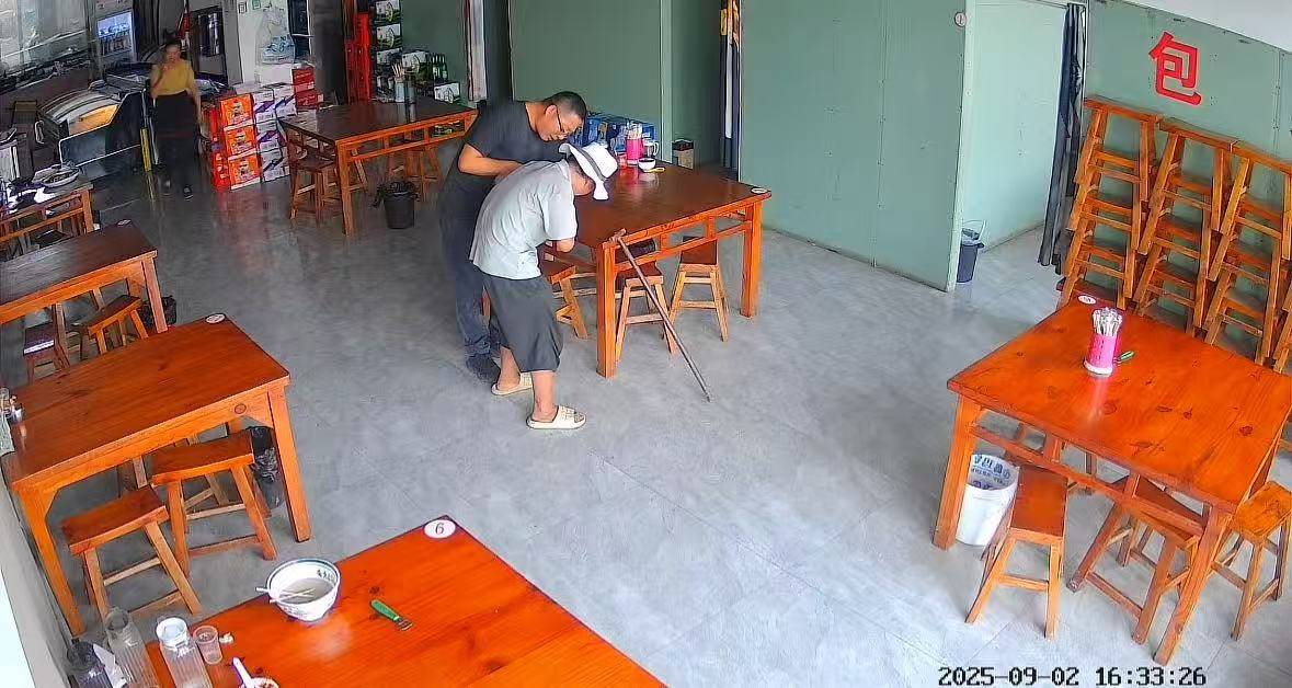 店门口大爷竹筐卖不动<strong></p>
<p>波音股票</strong>,河南周口面馆老板暖心发视频帮卖,网友隔空下单:我出钱你送人