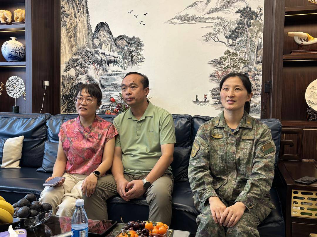抗战胜利80周年大阅兵民兵方阵<strong></p>
<p>波音股票</strong>，有两名女生来自无锡地区