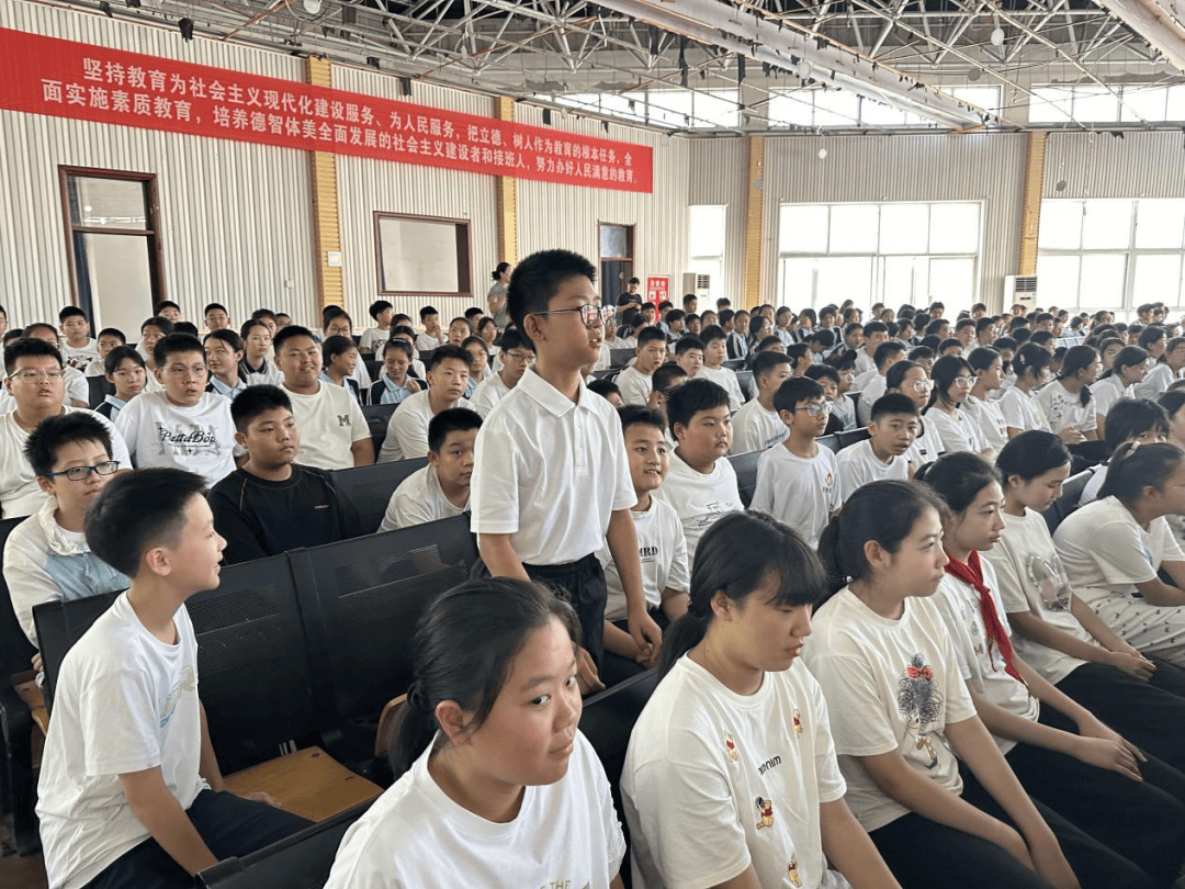 洛龙区开学第一堂法治课开讲啦<strong></p>
<p>波音股票</strong>！