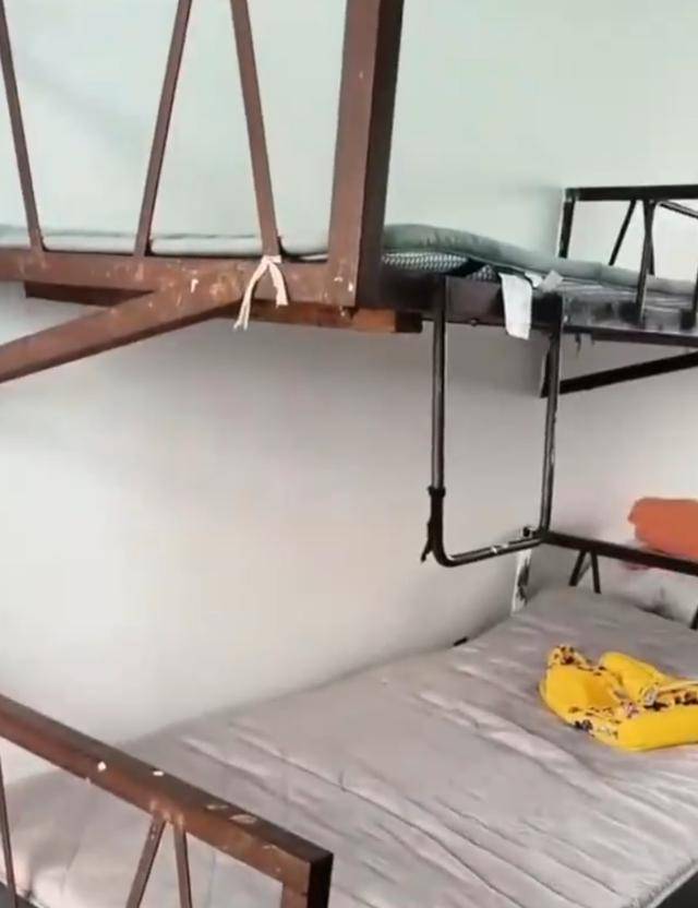 湖南一学生宿舍床铺仅用三角铁和螺丝固定<strong></p>
<p>兴森科技股票</strong>，学校回应