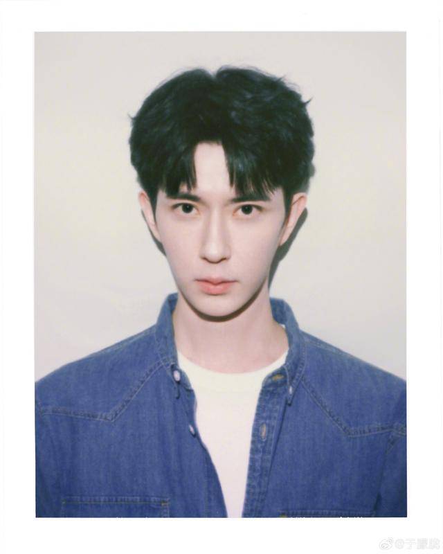 37岁男演员于朦胧被传坠楼<strong></p>
<p>股票上市</strong>，7月刚注销工作室，警方回应