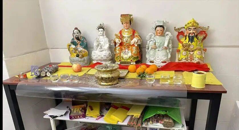 男子自称“玉皇大帝”<strong></p>
<p>好当家股票</strong>，奸淫妇女10人，敛财超500万元