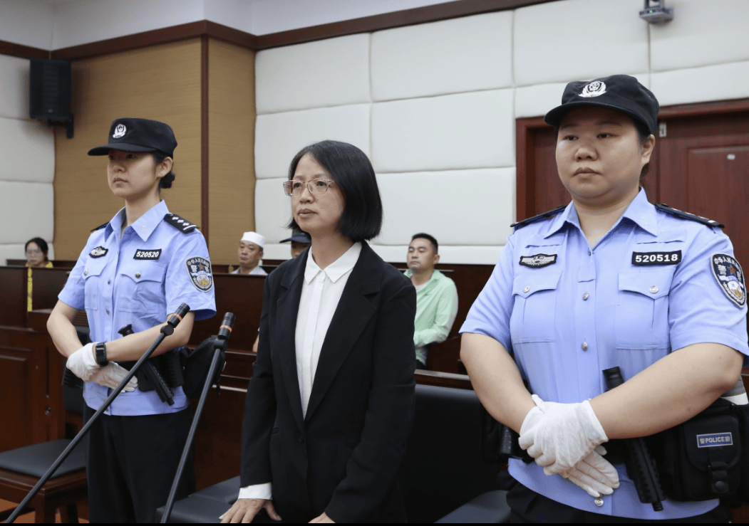 敛财5448万元<strong></p>
<p>万达电影股票</strong>，女厅官杨慧当庭认罪！“为了一栋别墅，把努力大半生的政治生命和人身自由全赔进去了”