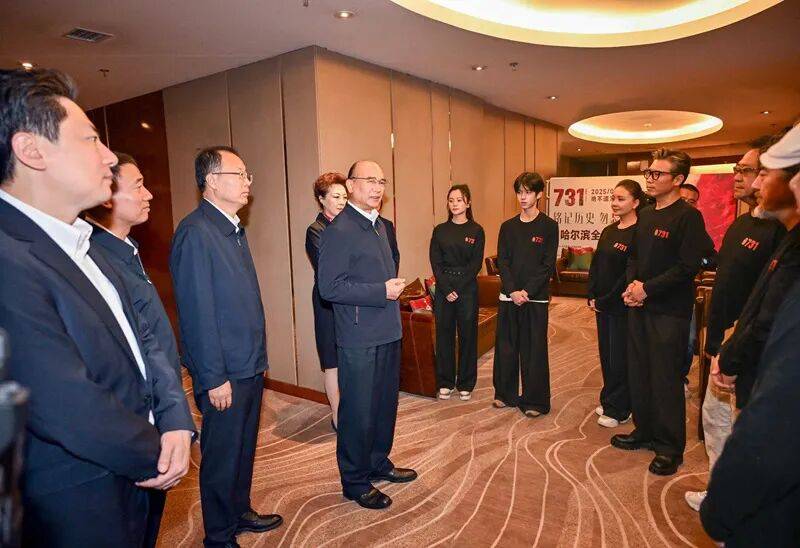 黑龙江省委书记许勤、省政协主席蓝绍敏<strong></p>
<p>怡亚通股票</strong>，出席《731》全球首映
