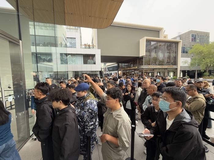 iPhone 17正式开售<strong></p>
<p>东方明珠股票</strong>，橙色Pro Max黄牛最高加价1500元