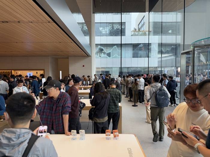iPhone 17正式开售<strong></p>
<p>东方明珠股票</strong>，橙色Pro Max黄牛最高加价1500元