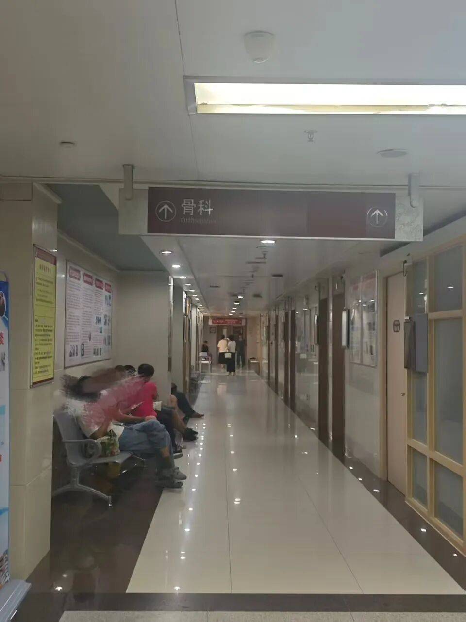 广州一医院发生伤医事件<strong></p>
<p>股票收益</strong>，医生“受伤很重”，已做完手术送至ICU，行凶者已被抓