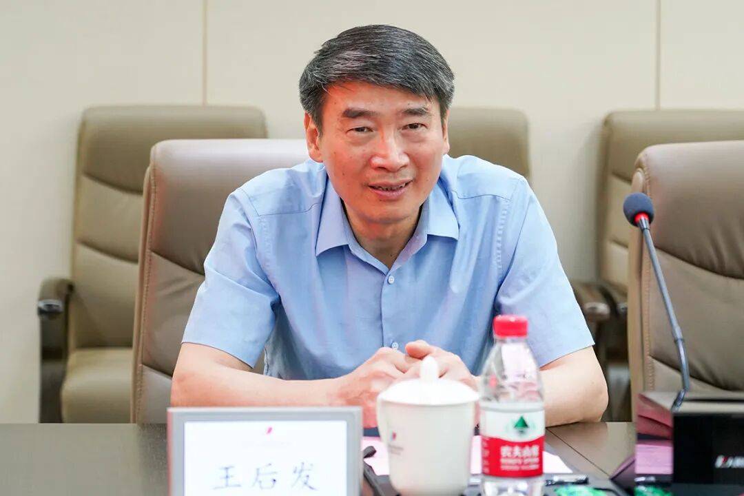 县委书记主动交代问题7个月后<strong></p>
<p>股票收益</strong>，县人大常委会原主任也主动交代问题，两人长期共事